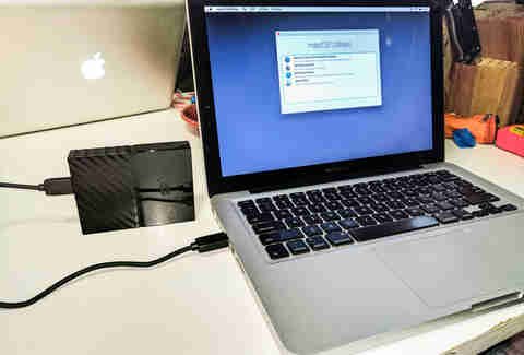 do applications follow a macbook restore